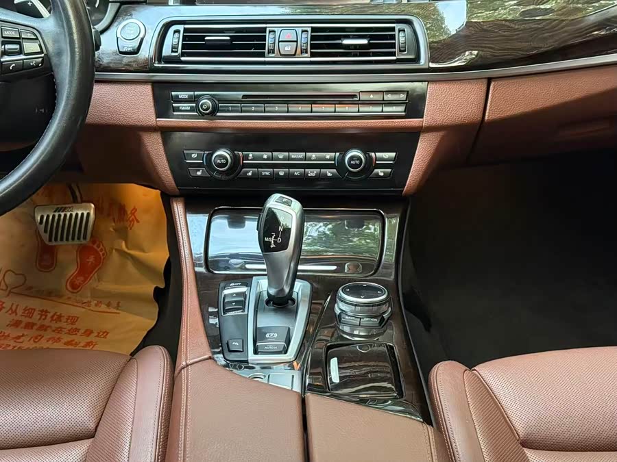 BMW 5 Series 2015 — фото 27