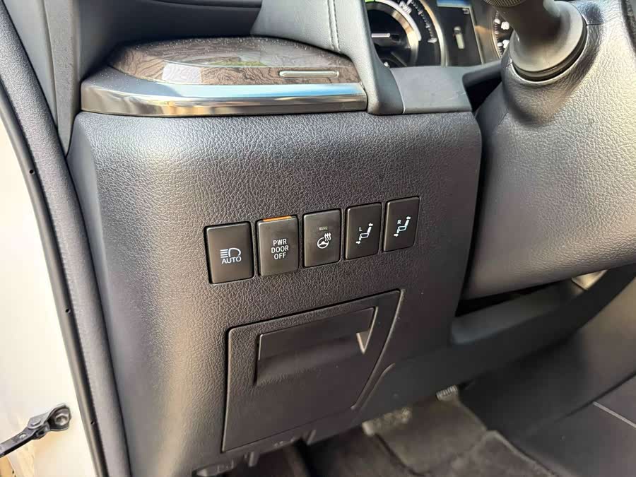 Toyota Vellfire 2021 — фото 15
