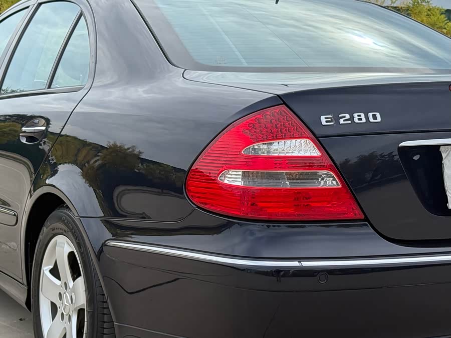 Mercedes-Benz E-Class 2007 — фото 13