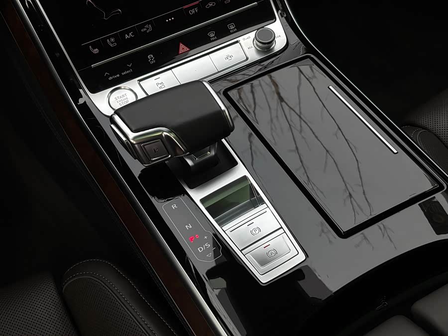 Audi A8 2019 — фото 12