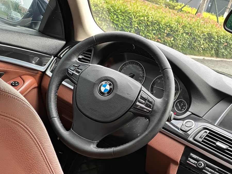 BMW 5 Series 2014 — фото 14