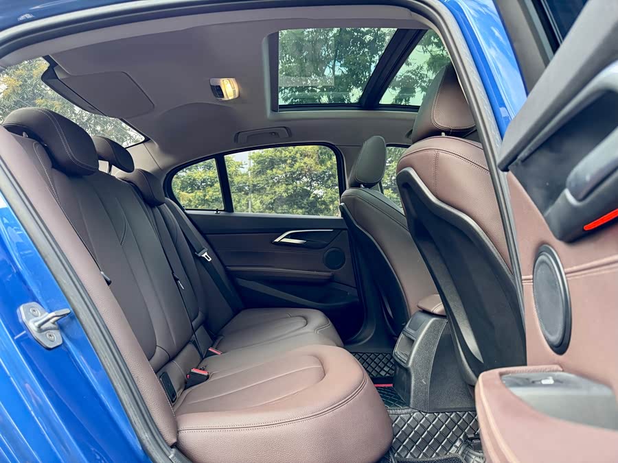 BMW 1 Series 2019 — фото 10