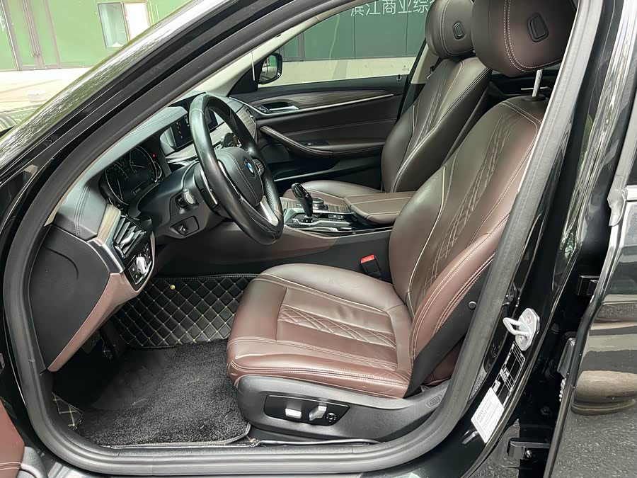 BMW 5 Series 2018 — фото 14
