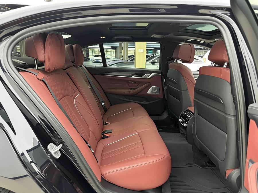 BMW 5 Series 2023 — фото 11
