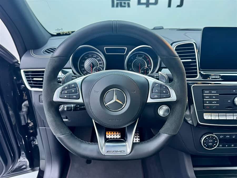 Mercedes-Benz GLS AMG 2017 — фото 12