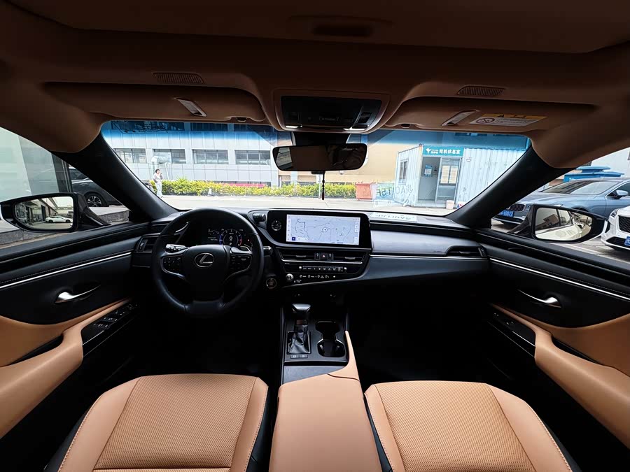 Lexus ES 2022