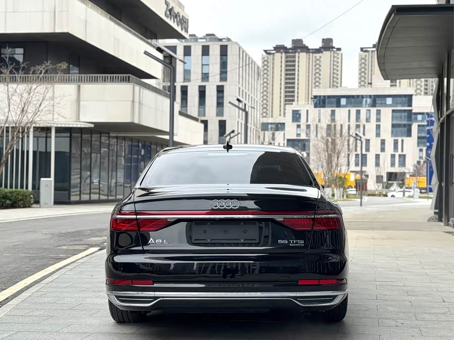 Audi A8 2018 — фото 21