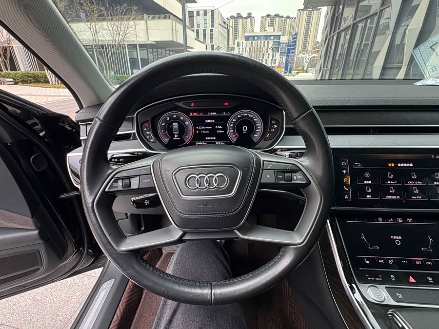 Audi A8 2018 — фото 12