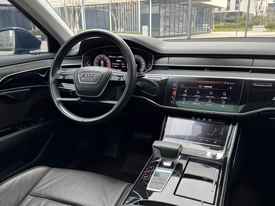 Audi A8 2018 — фото 18