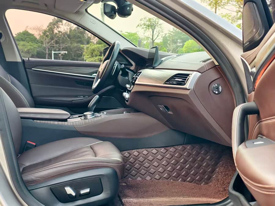 BMW 5 Series 2020 — фото 15