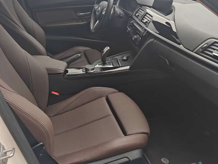 BMW 3 Series 2019 — фото 10