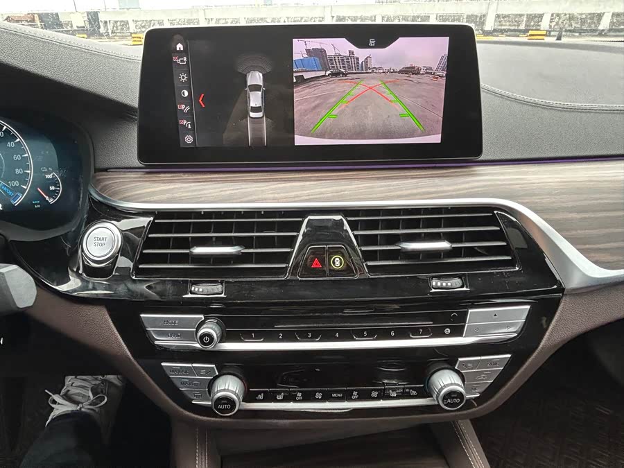BMW 5 Series New Energy 2019 — фото 18