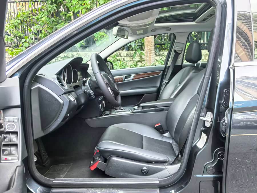 Mercedes-Benz C-Class 2011