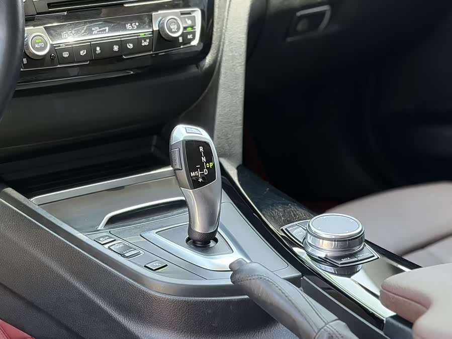 BMW 3 Series 2019 — фото 14