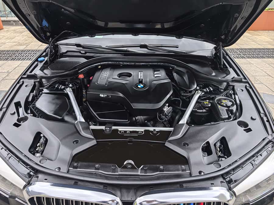 BMW 5 Series 2019 — фото 18