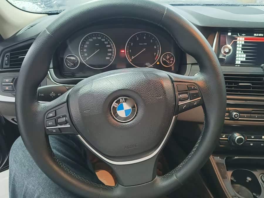 BMW 5 Series 2014 — фото 11