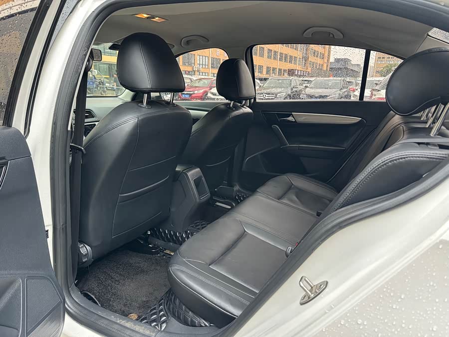 Volkswagen Lavida 2013