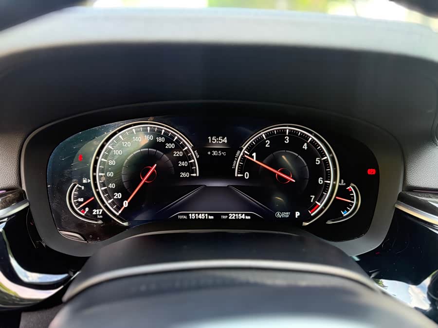 BMW 5 Series 2018 — фото 13
