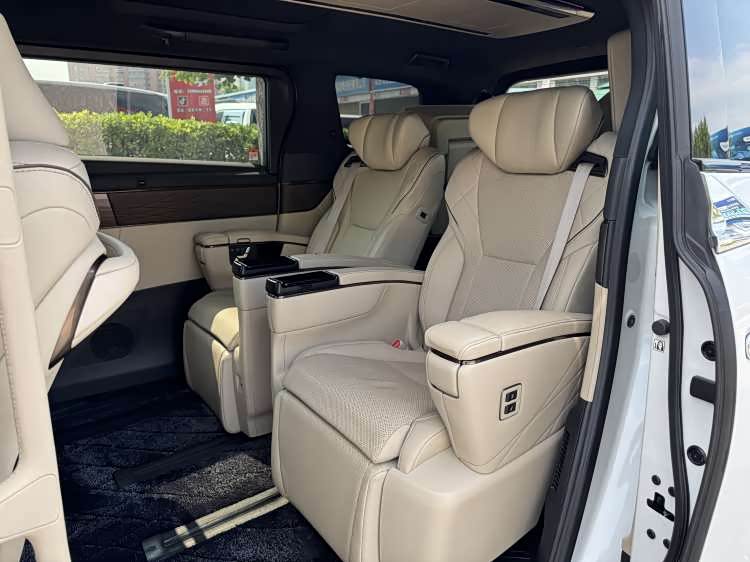 Toyota Alphard 2024