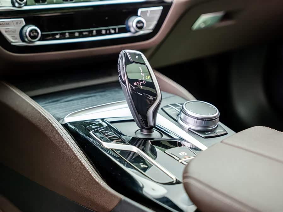BMW 5 Series 2021 — фото 18