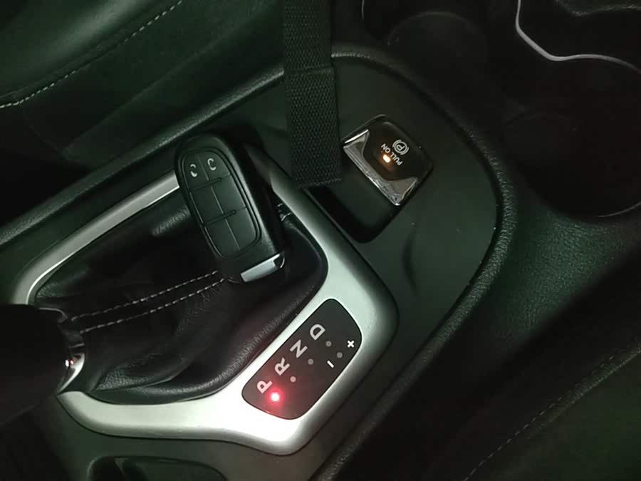 Jeep Cherokee 2016 — фото 17