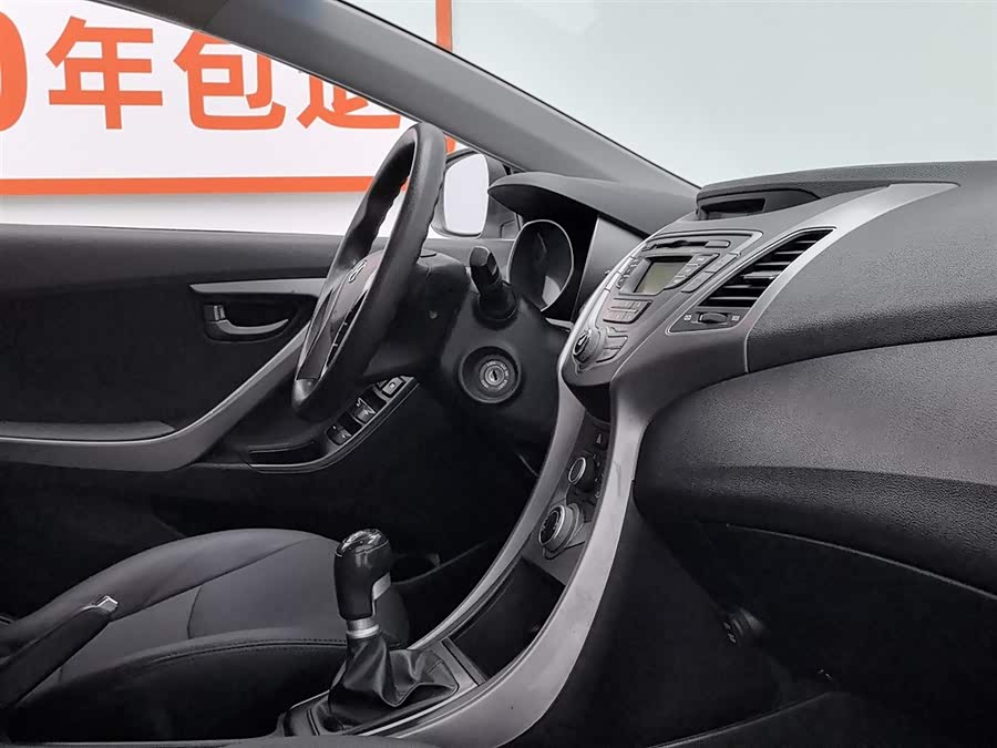 Hyundai Elantra 2015 — фото 22