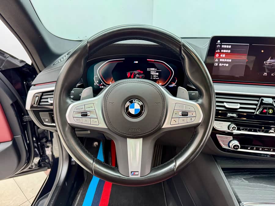 BMW 5 Series 2022 — фото 16