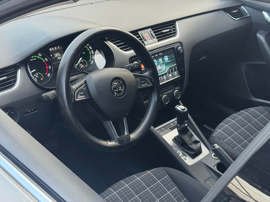Skoda Octavia 2019 — фото 9