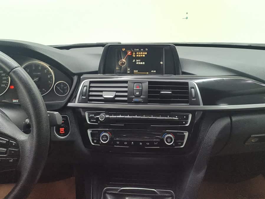 BMW 3 Series 2017 — фото 13