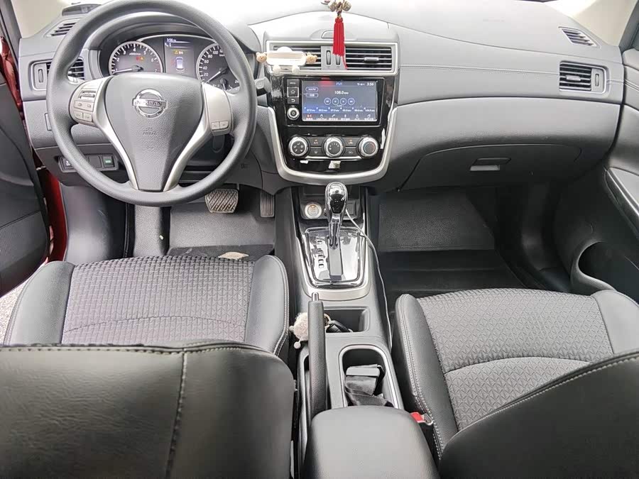 Nissan Tiida 2016 — фото 13