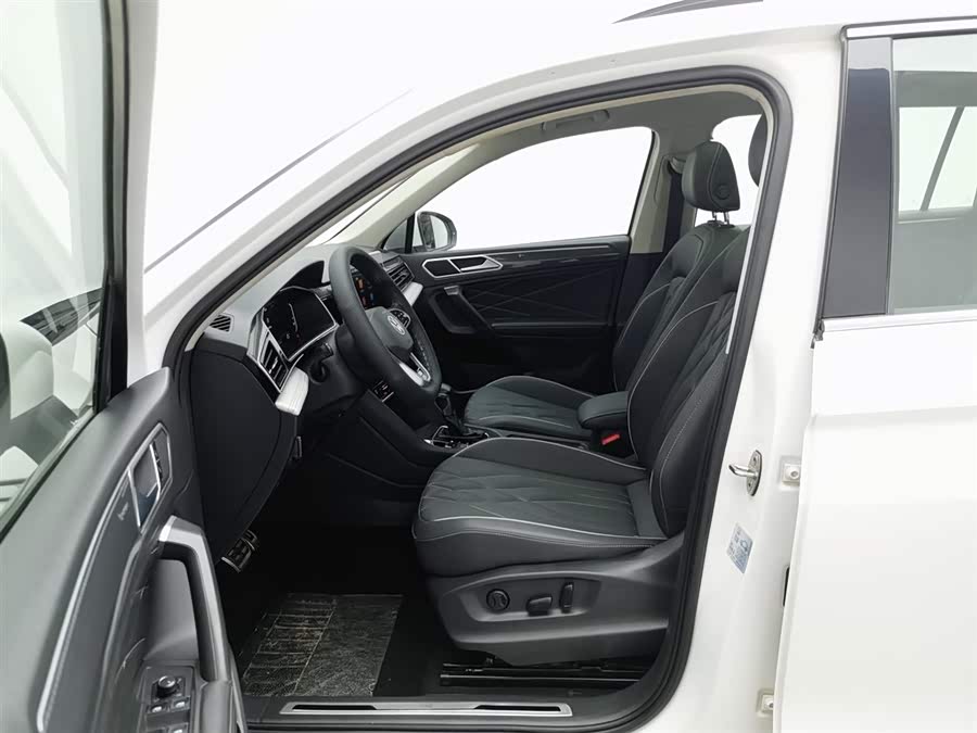 Volkswagen Tiguan L 2022 — фото 10