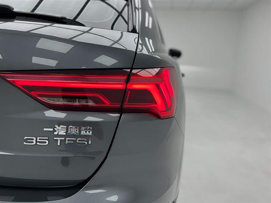 Audi Q3 2022 — фото 12