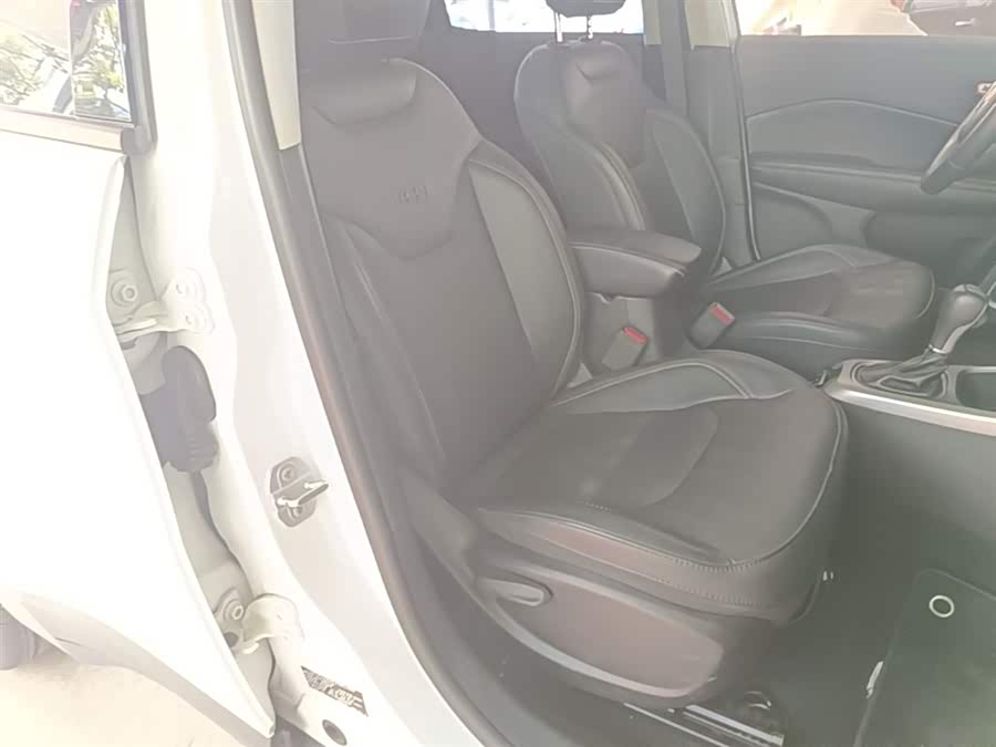 Jeep Compass 2019 — фото 25
