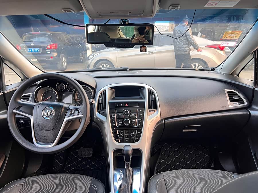 Buick Excelle 2014 — фото 14