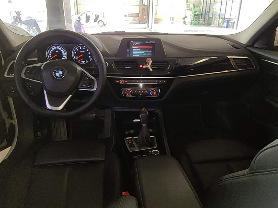 BMW 1 Series 2018 — фото 10