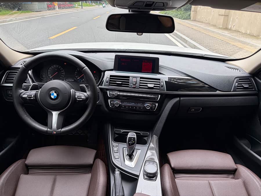 BMW 3 Series 2019 — фото 8