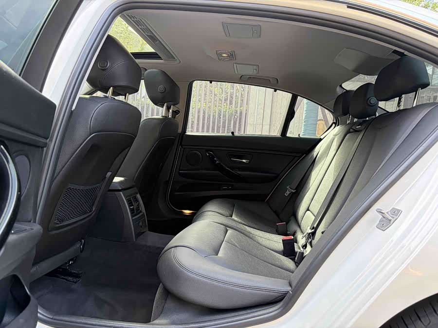 BMW 3 Series 2017 — фото 14