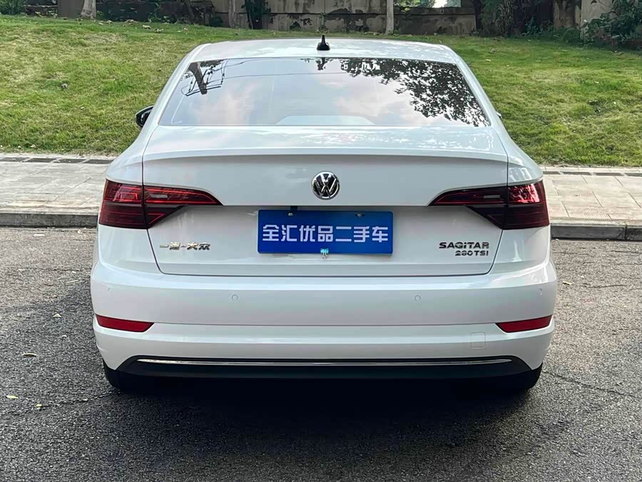 Volkswagen Sagitar 2021