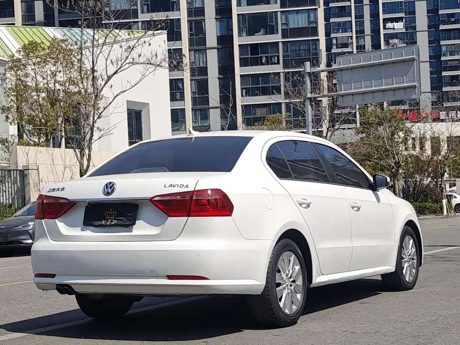 Volkswagen Lavida 2013
