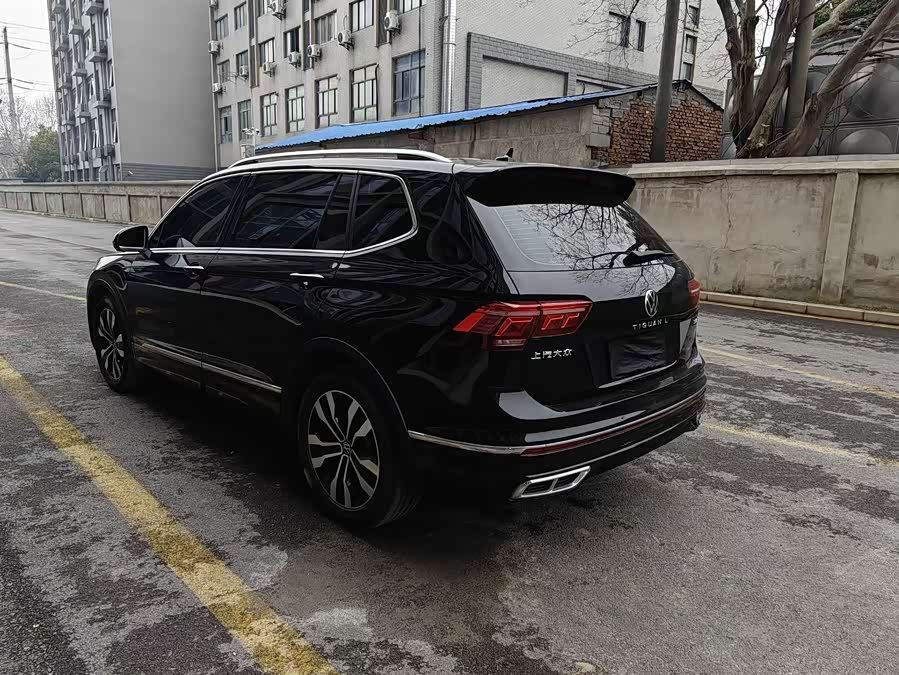 Volkswagen Tiguan L 2023 — фото 9