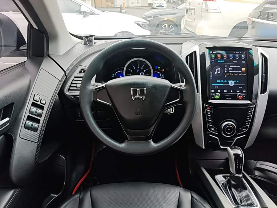 Luxgen You6 SUV 2015 — фото 11