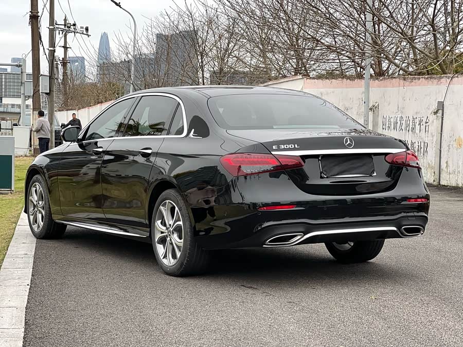 Mercedes-Benz E-Class 2023 — фото 10