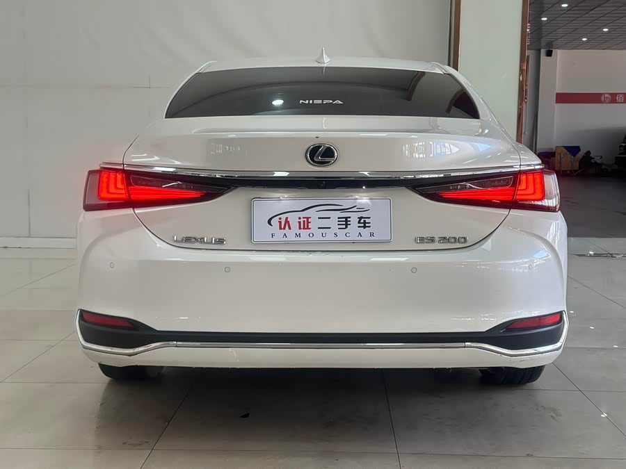 Lexus ES 2022