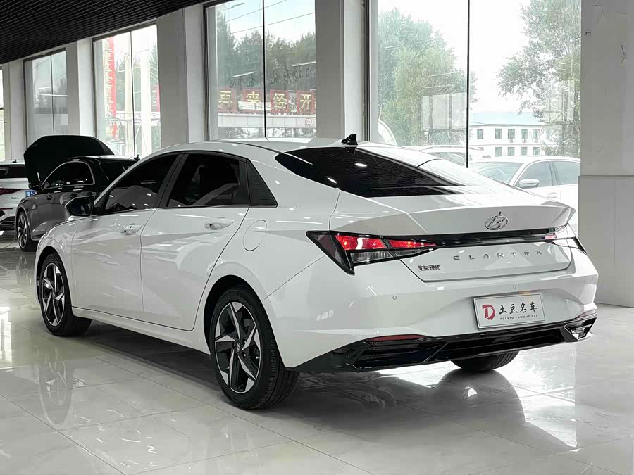 Hyundai Elantra 2022