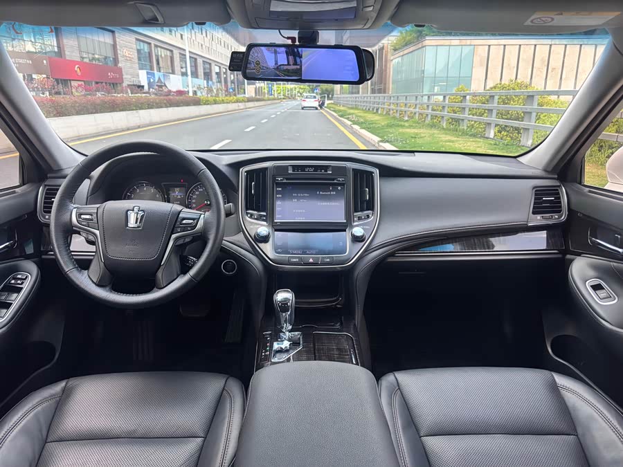 Toyota Crown 2015 — фото 8