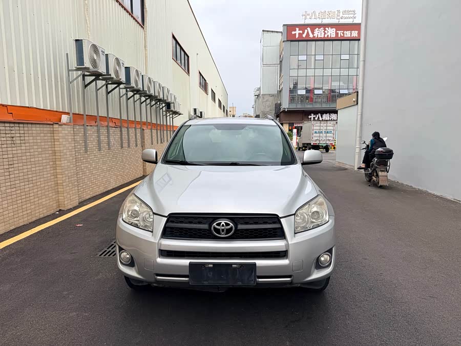 Toyota RAV4 2011