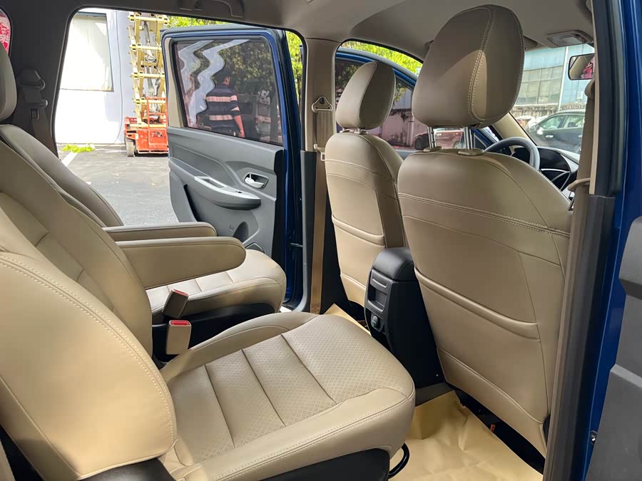 Wuling Hongguang 2018 — фото 15