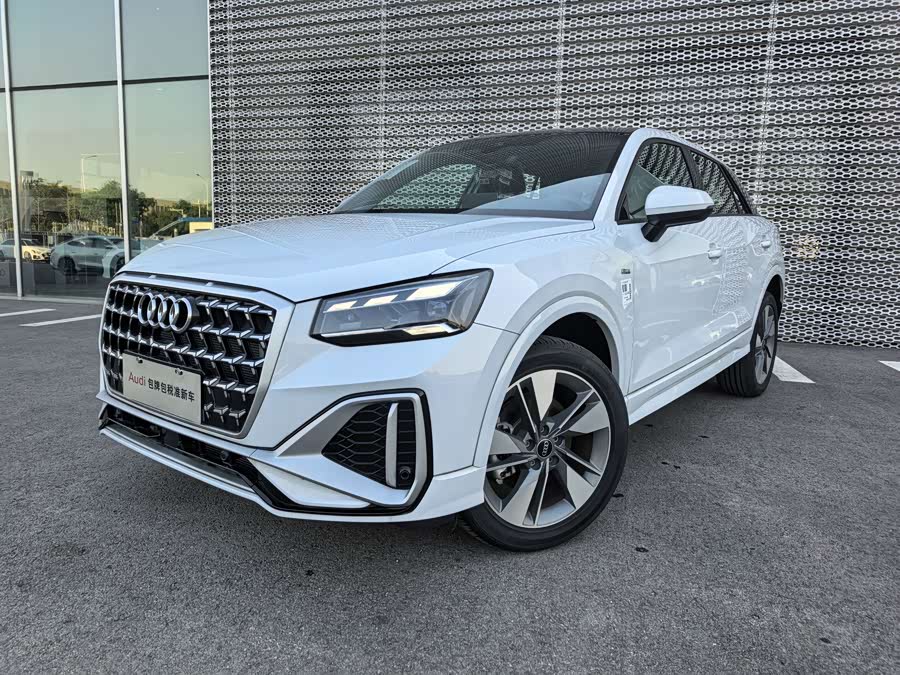 Audi Q2L 2025