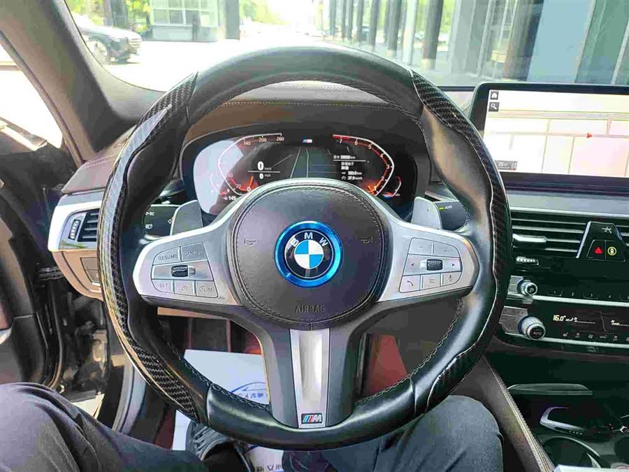 BMW 5 Series 2022 — фото 11