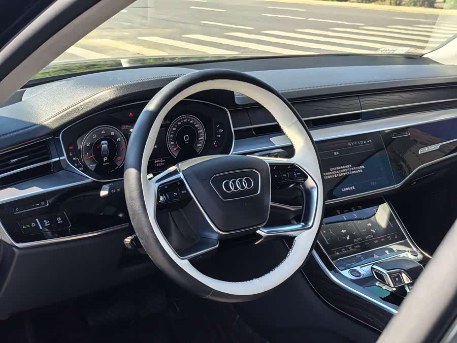 Audi A8 2022 — фото 14